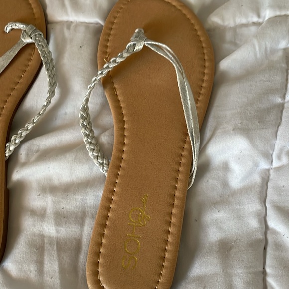 New Soho sandals size nine silver color. Neutral can go with many outfits - Picture 2 of 3